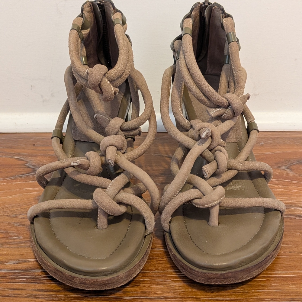 Vero Cuoio Knotted Olive Heels